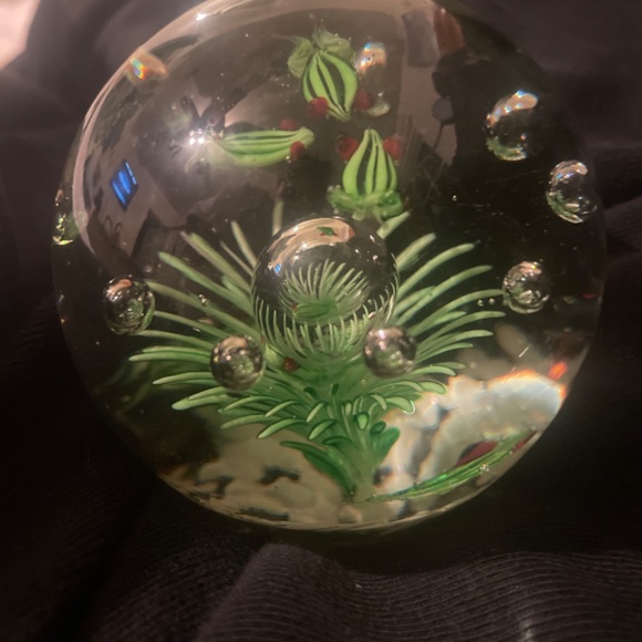 Vintage hand blown glass paper weight - Picture 2 of 3